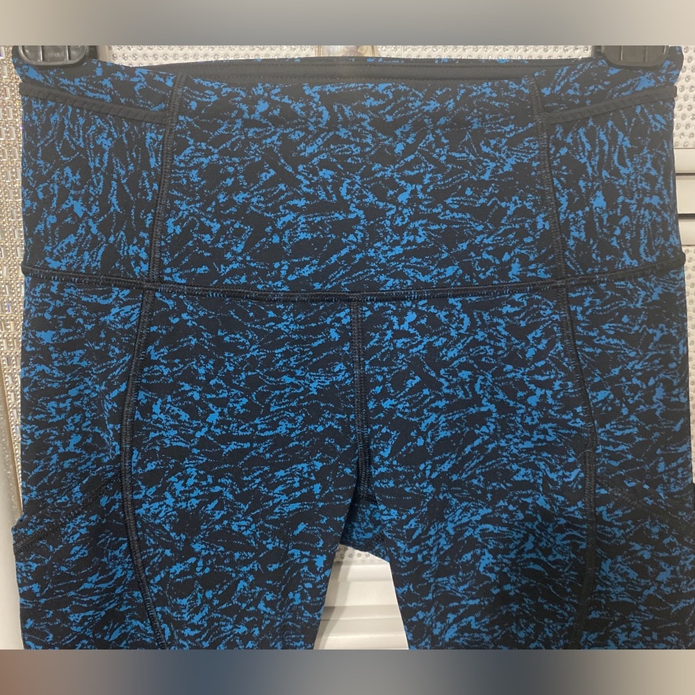 Lululemon Outrun High-Rise Crop - Picture 7 of 10